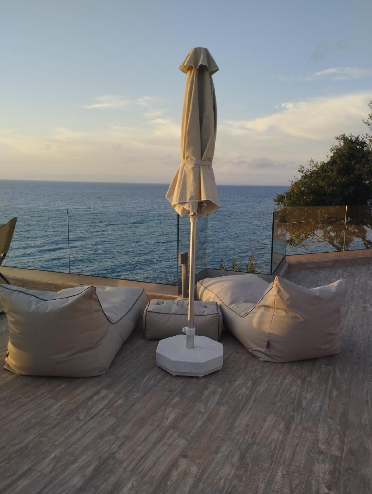 Áyios Nikítas The Ionian Viewアパートホテル エクステリア 写真